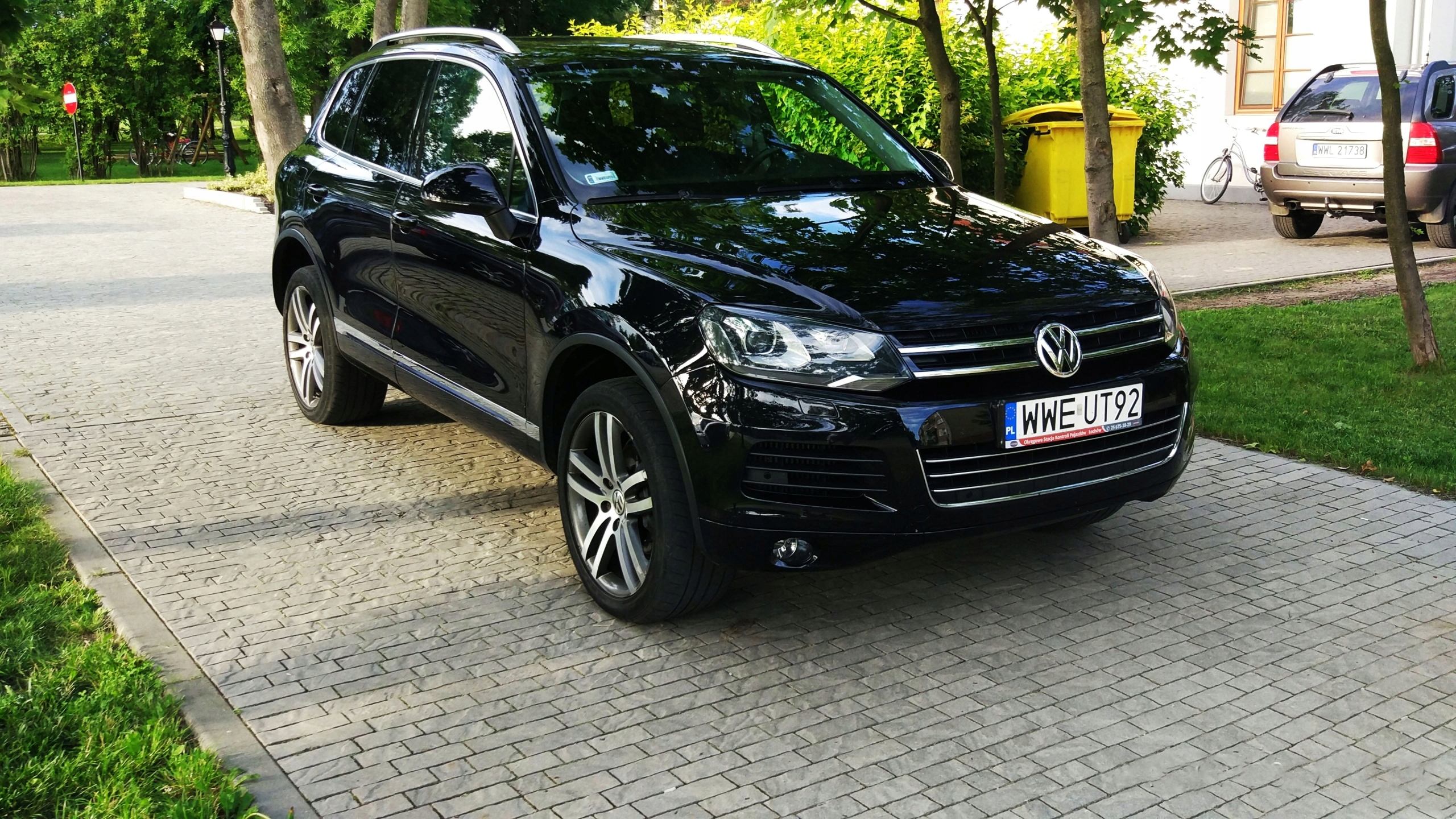 Черный Volkswagen Touareg 2013