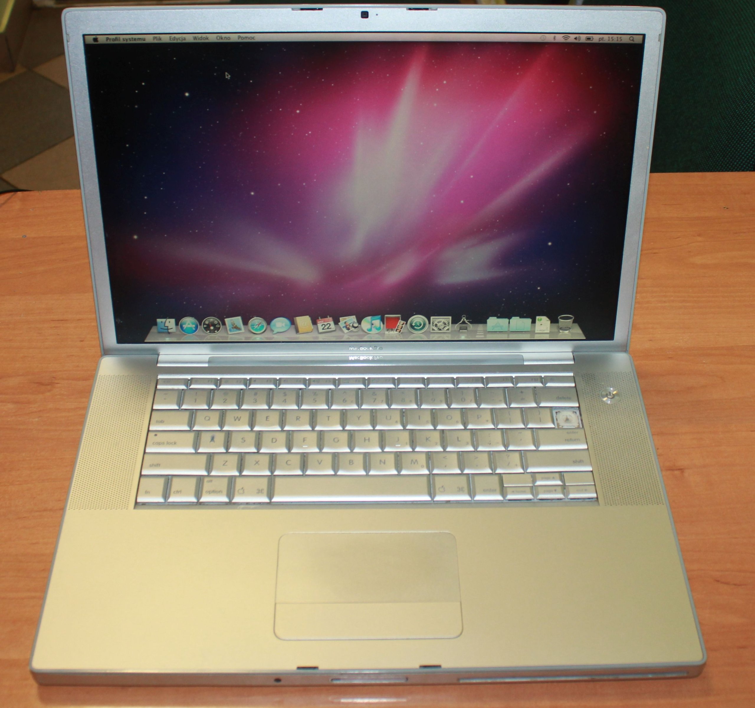 MacBook Pro MA464 15'' CD 2.0GHz 2GB 100GB X1600 7085657164