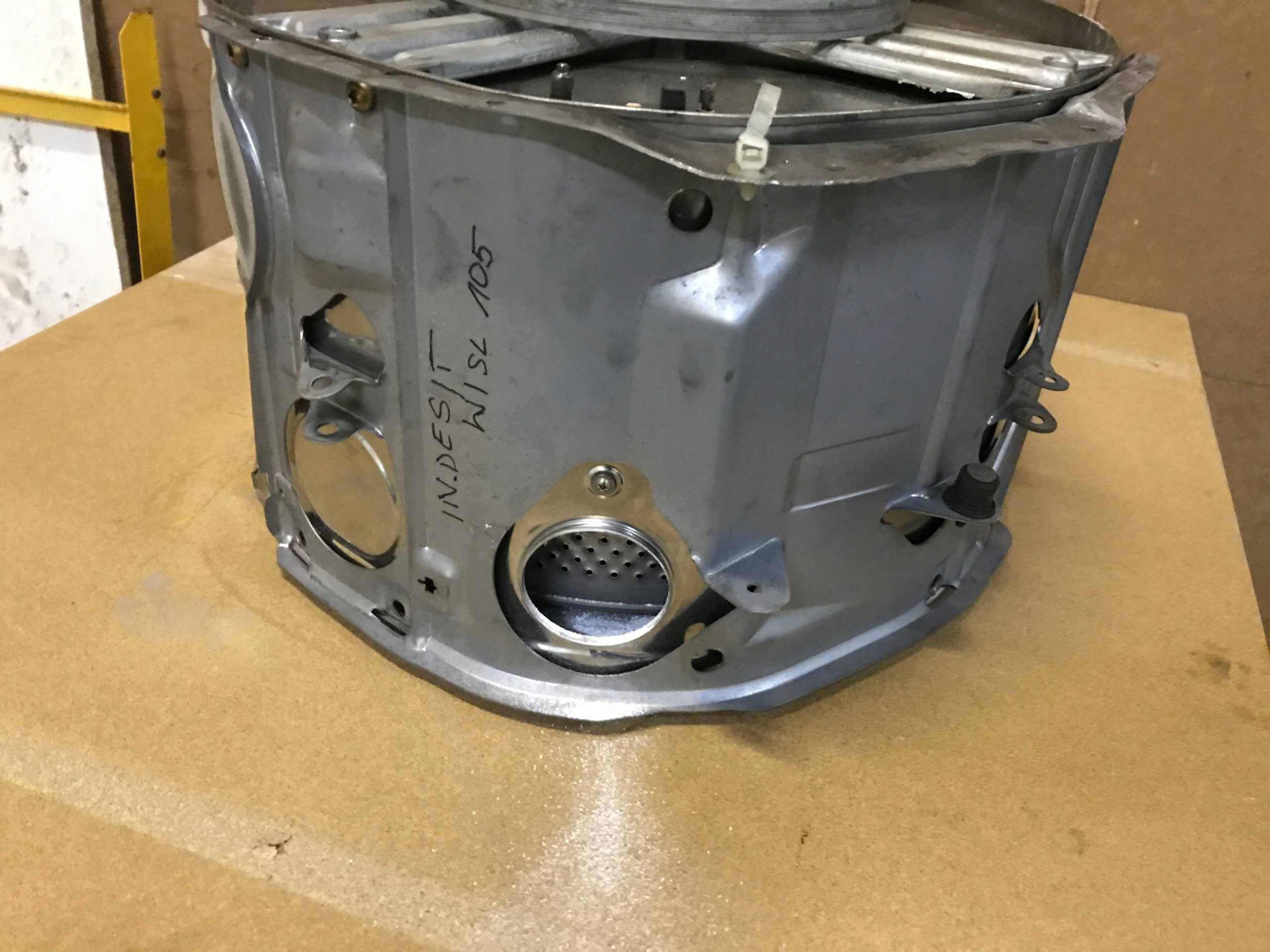 BĘBEN Z OBUDOWĄ PRALKI INDESIT WISL 105 - 6959986773 - oficjalne ...