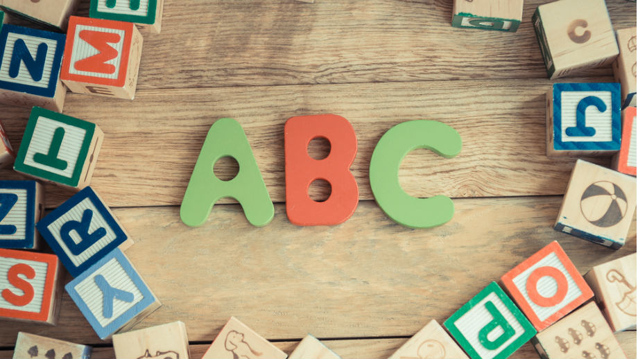 Przedszkolak Uczy Się Angielskiego Przydatne Zabawki I Pomoce