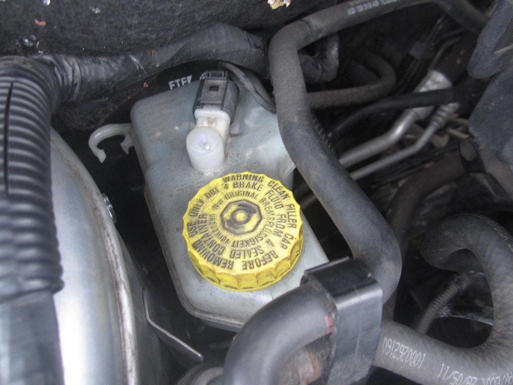 ZBIORNICZEK PŁYNU HAMULCOWEGO VW POLO 9N3 9N 1.4