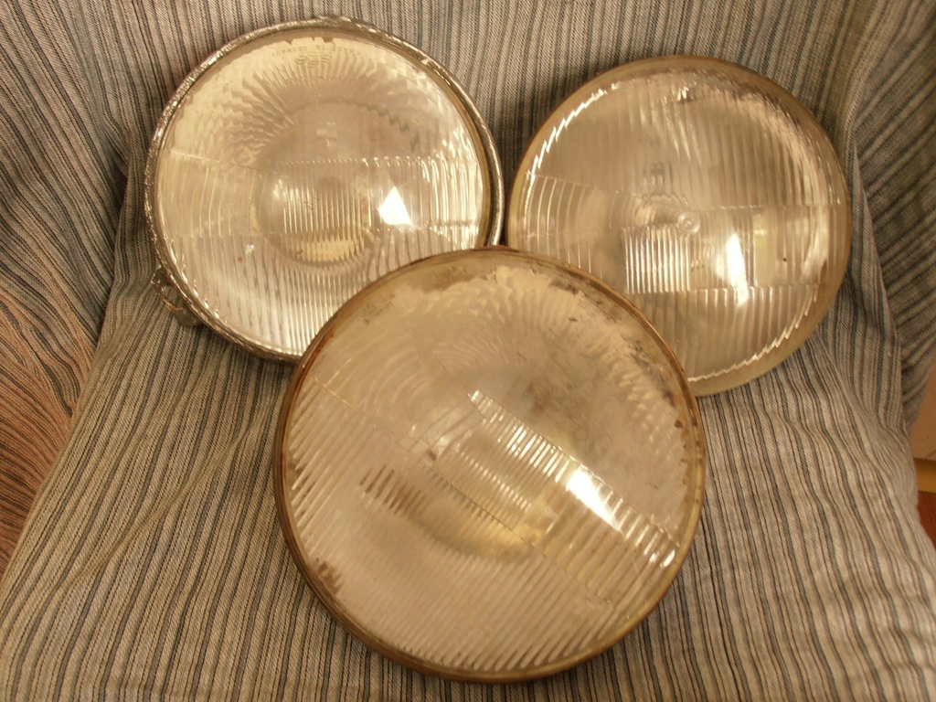 Stare zabytkowe lampy samochodowe .