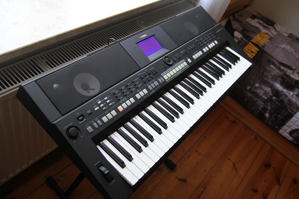Keyboard Yamaha PSR-S650 + statyw + pokrowiec