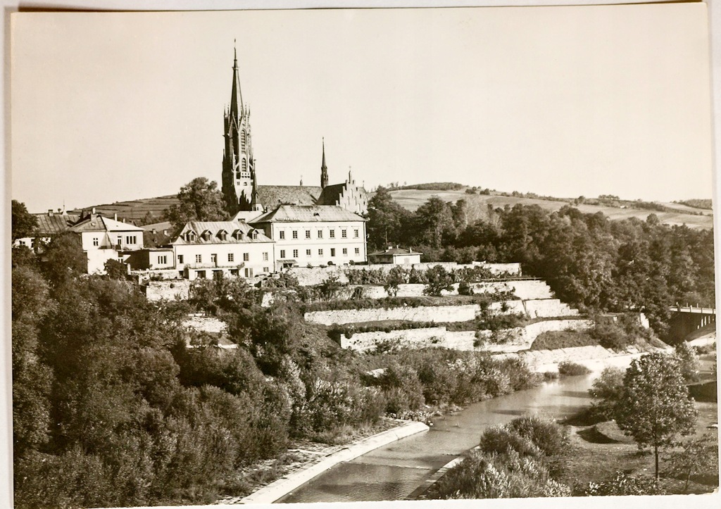POCZTÓWKA GRYBÓW FRAGMENT MIASTA NAD RZEKĄ BIAŁĄ