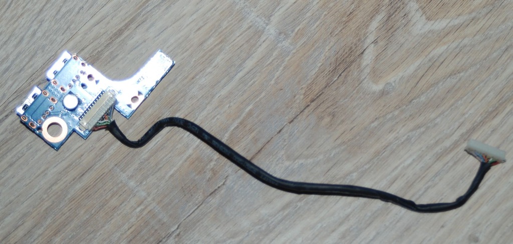 Gniazda USB i włącznik power Samsung NP300E5E