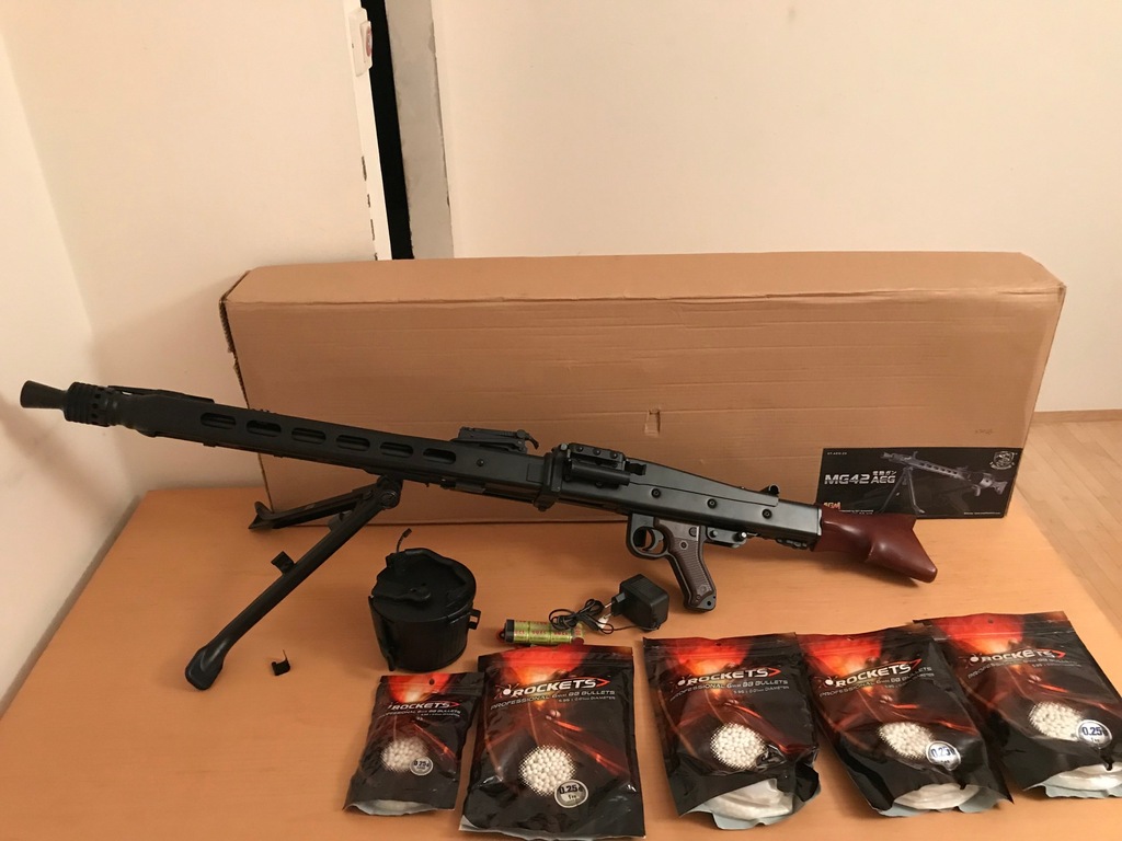 Replika karabinu maszynowego MG42 + Kulki Rockets