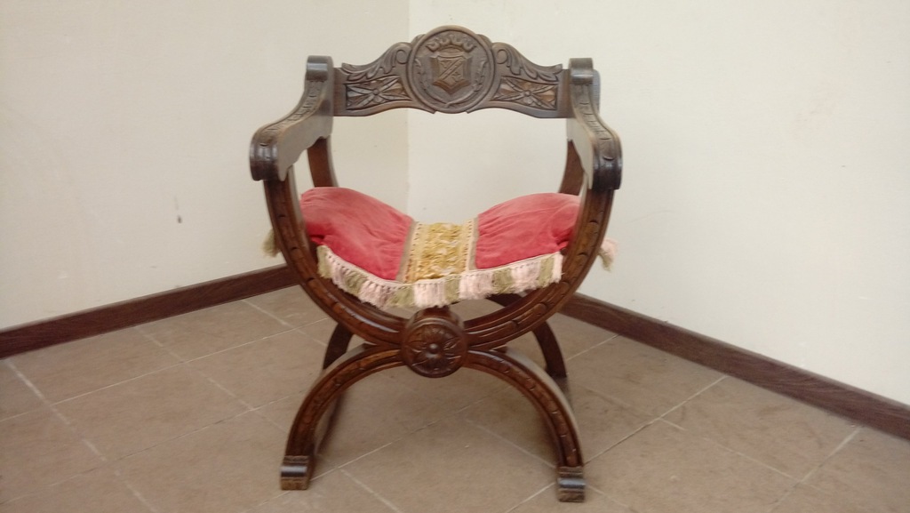 fotel tron rzymski krzesło krzyżak