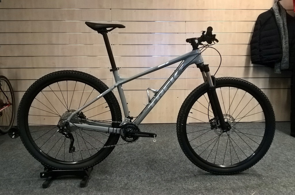 Trek caliber best sale 8 2019