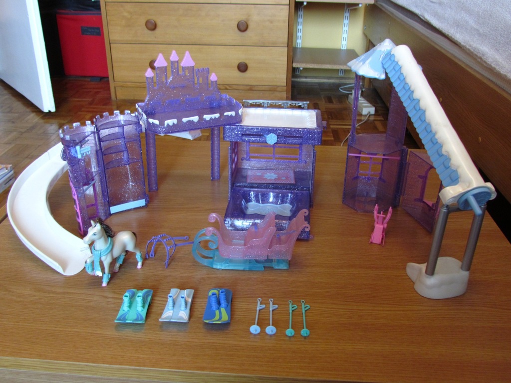 Polly Pocket Zimowy Zamek  kompletny