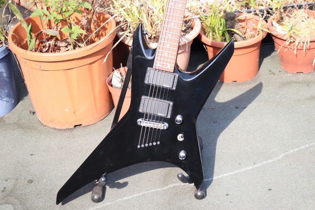 Jackson Warrior JS 30 + tuner