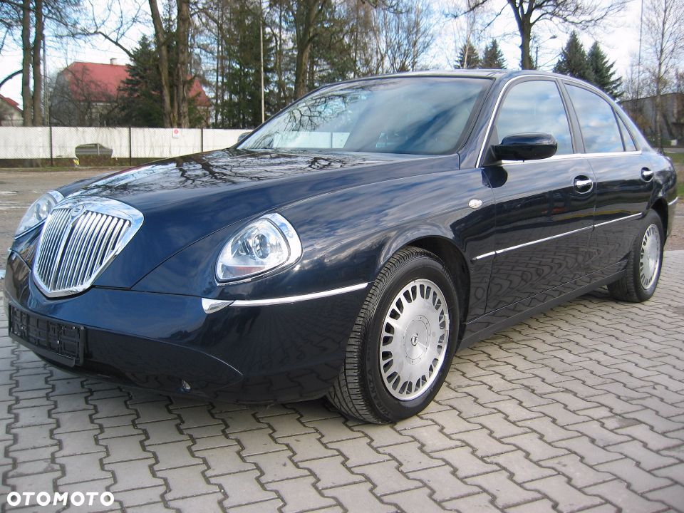 Lancia thesis v6 picture