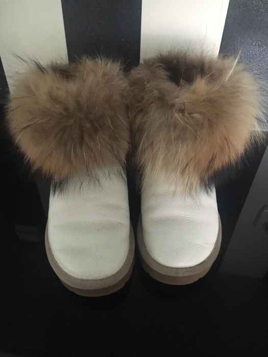 Botki śniegowce Ugg r. 38 jenot skóra białe
