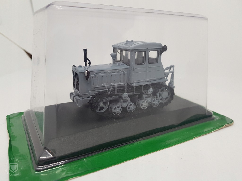 Traktor T-74 1:43