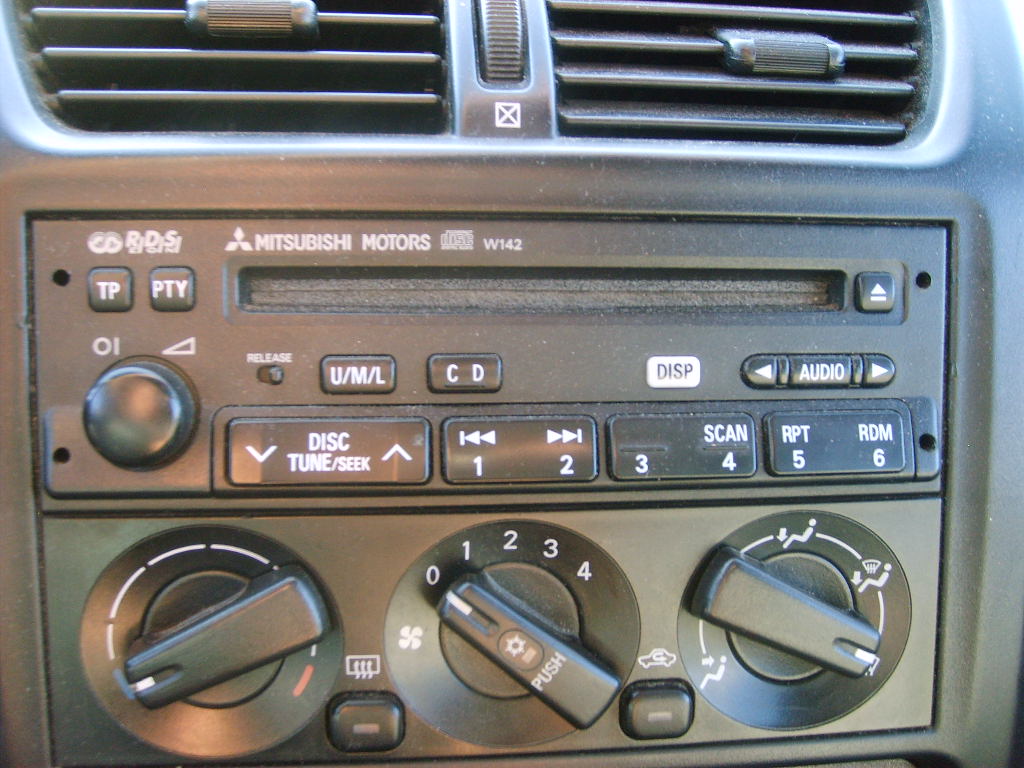 Mitsubishi Carisma Space Star Pajero Radio CD W142