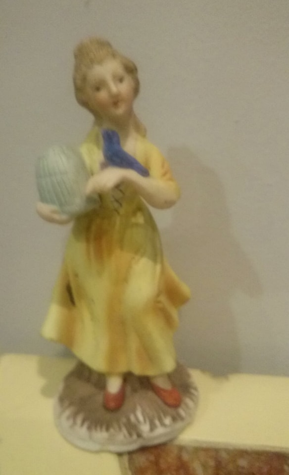 dziewczyna z klatką porcelana sygnatura 14cm