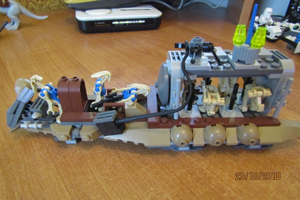 LEGO star wars ludziki, zestaw pojazd i 7 droidów