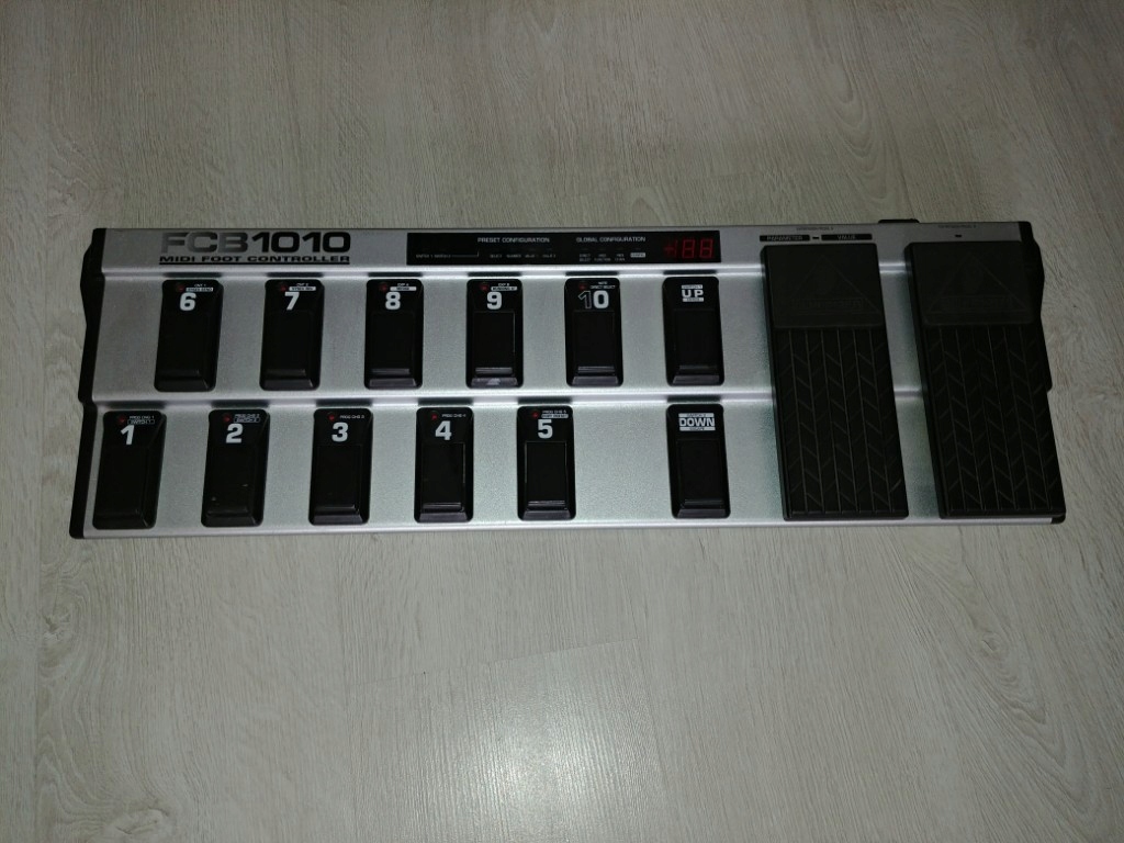 Behringer FCB1010 kontroler MIDI z UnO