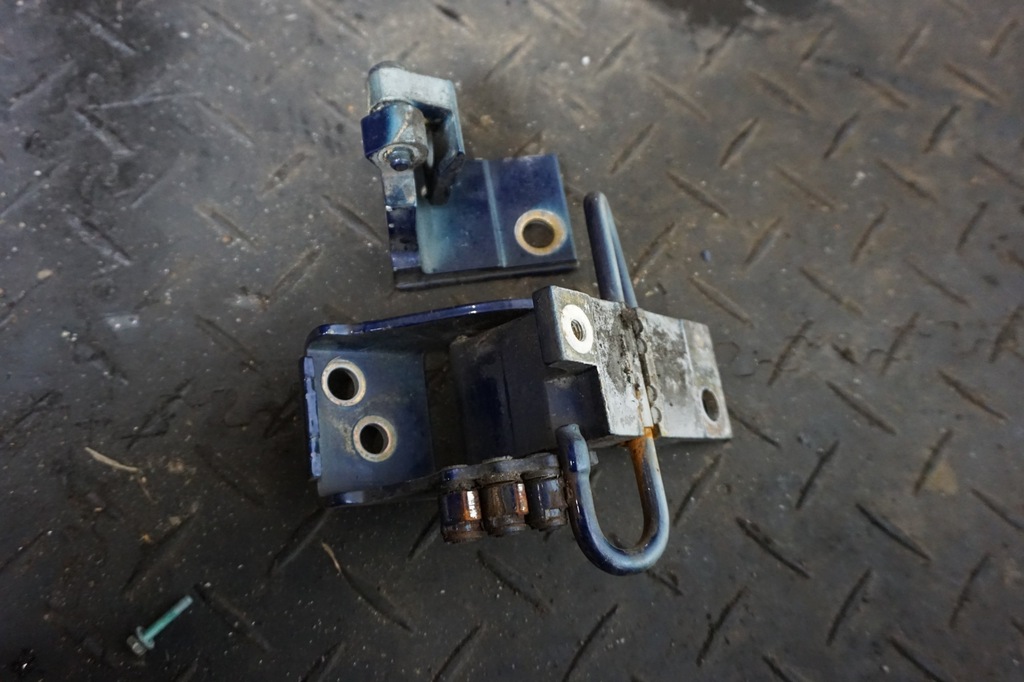Audi A4 B5 LIFT Zawias drzwi lewy przód KPL