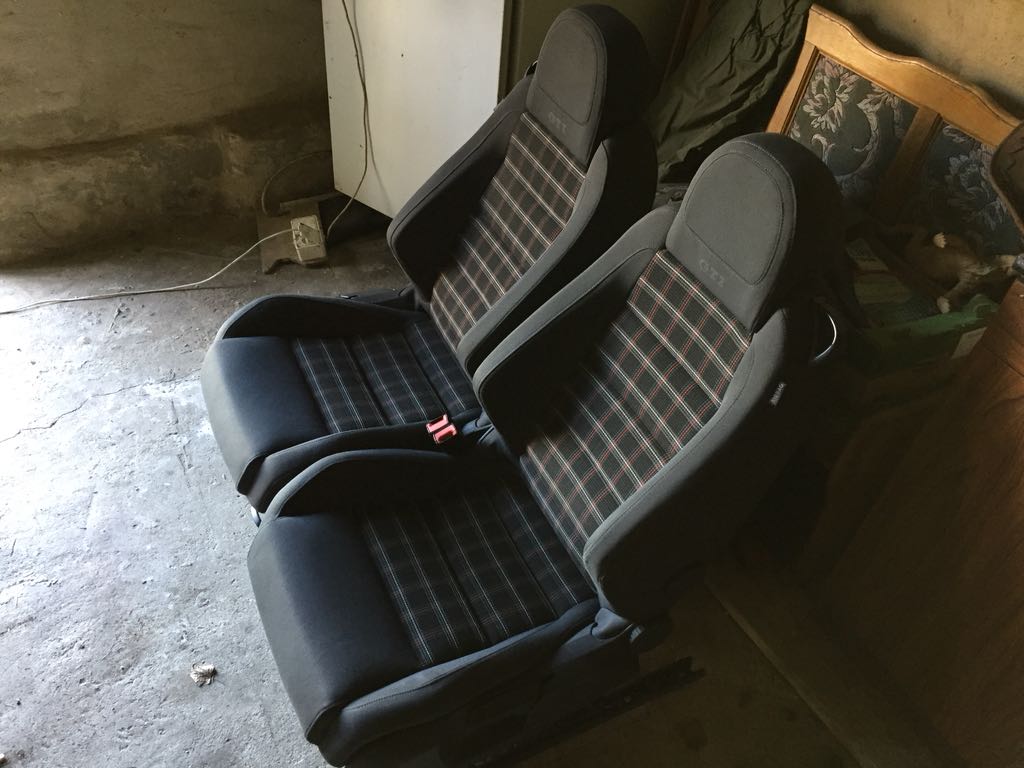Fotele VW GOLF 5 GTI komplet siedzeń. Oryginalne