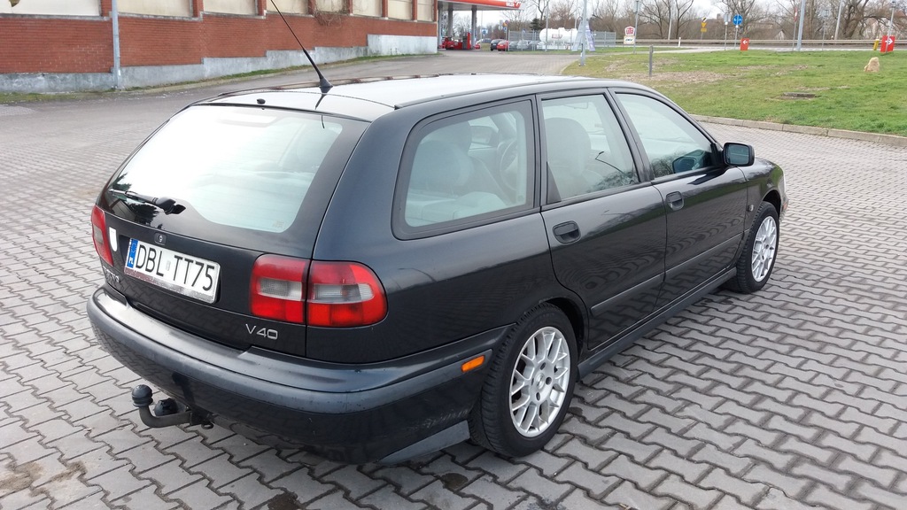 Ładne Volvo V40 1,9 TD Kombi 2000 rok 7138439652