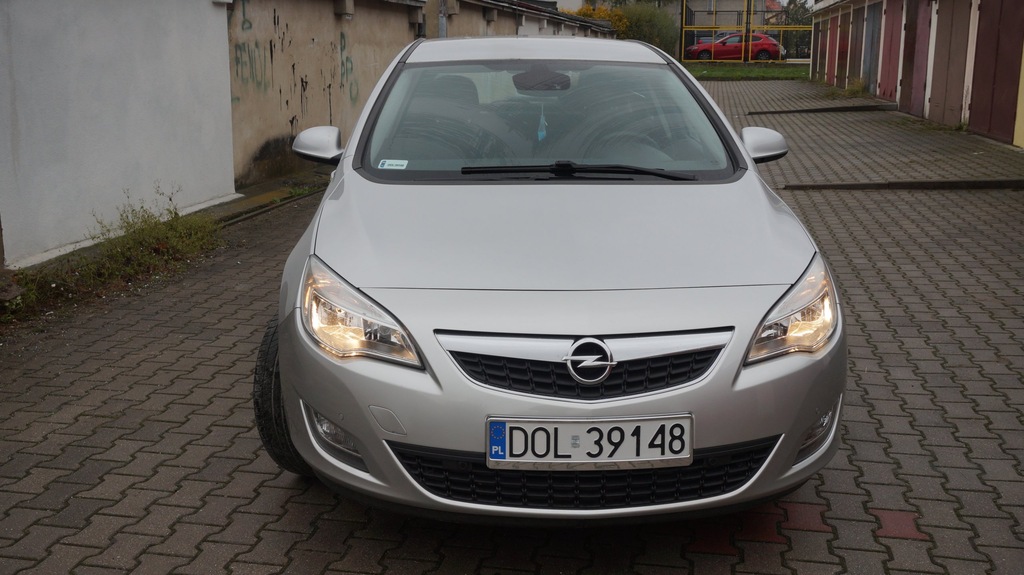 Opel Astra J 4 2011