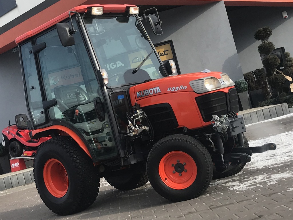 Traktorek komunalny ogrodniczy Kubota B2530