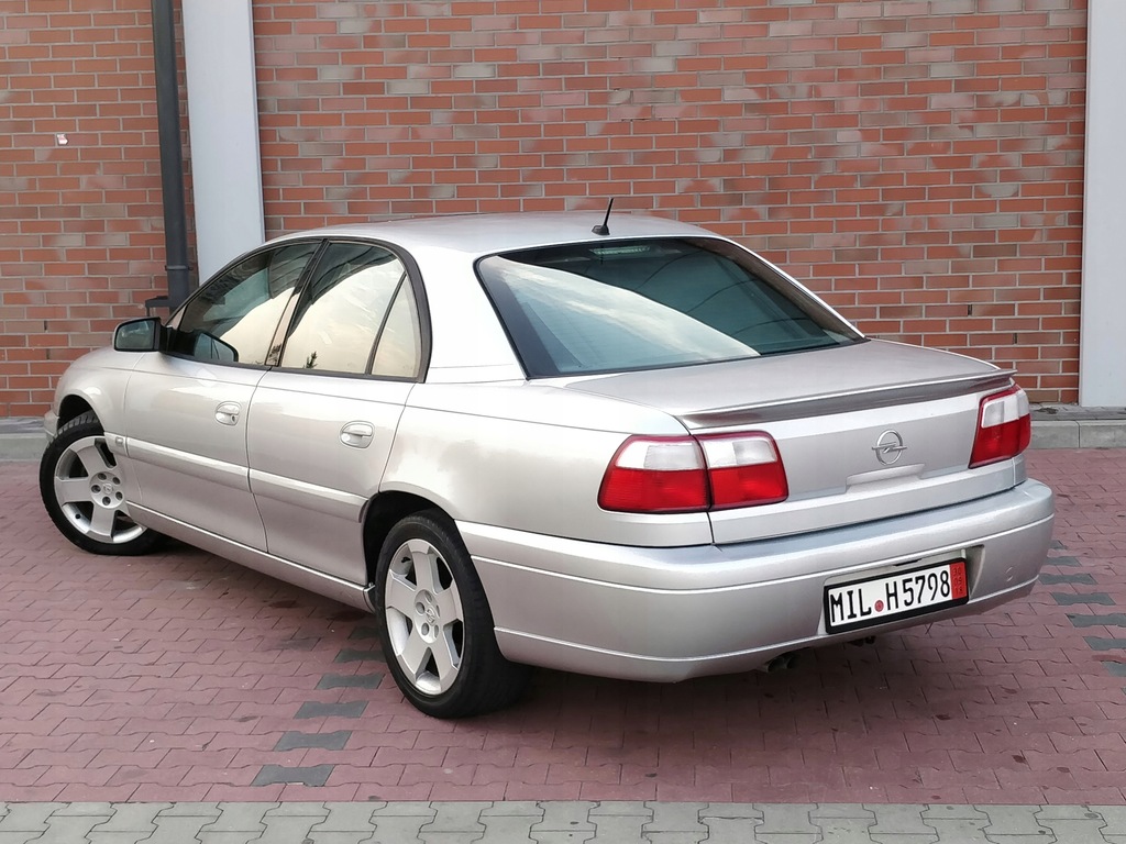 Opel omega bose