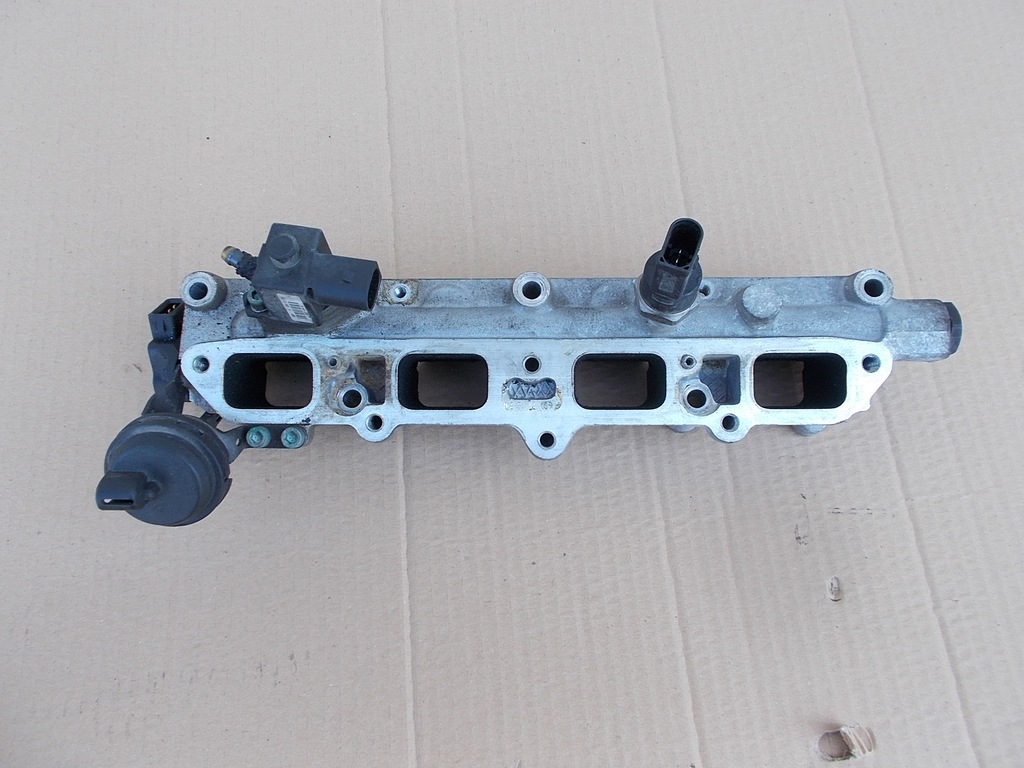 kolektor ssący klapki Audi A2 1.6 FSI 036133204
