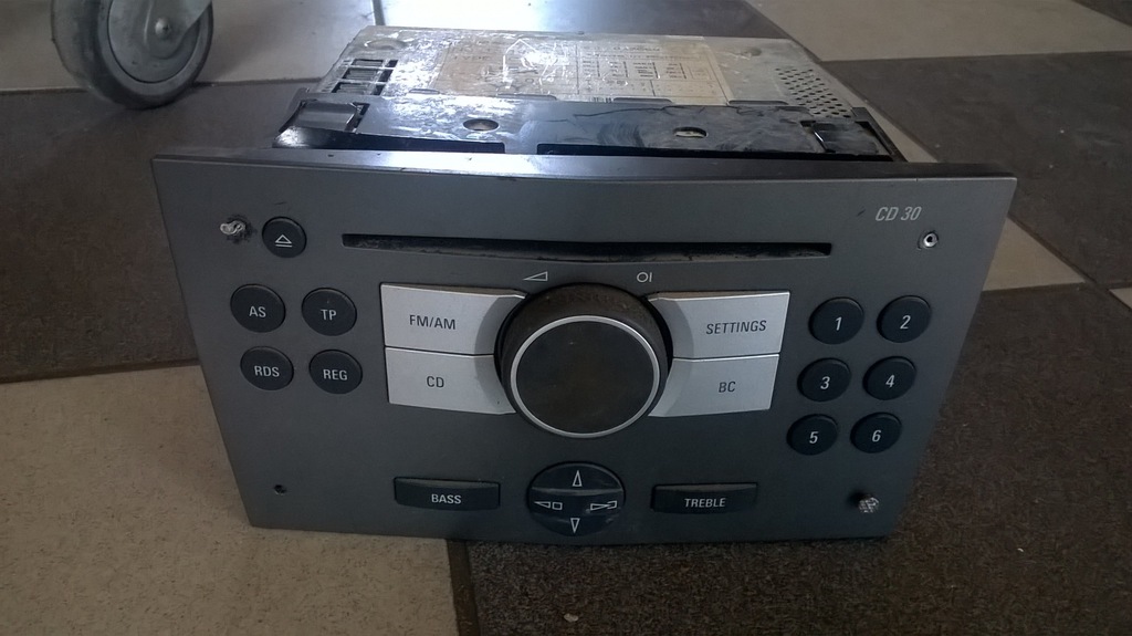 RADIO CD30 URA 13190856 OPEL ZAFIRA B ASTRA H 6830414315