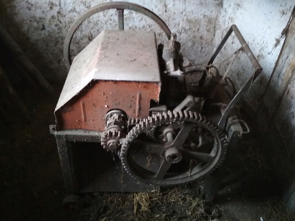 sieczkarnia elektryczna do siana / słomy