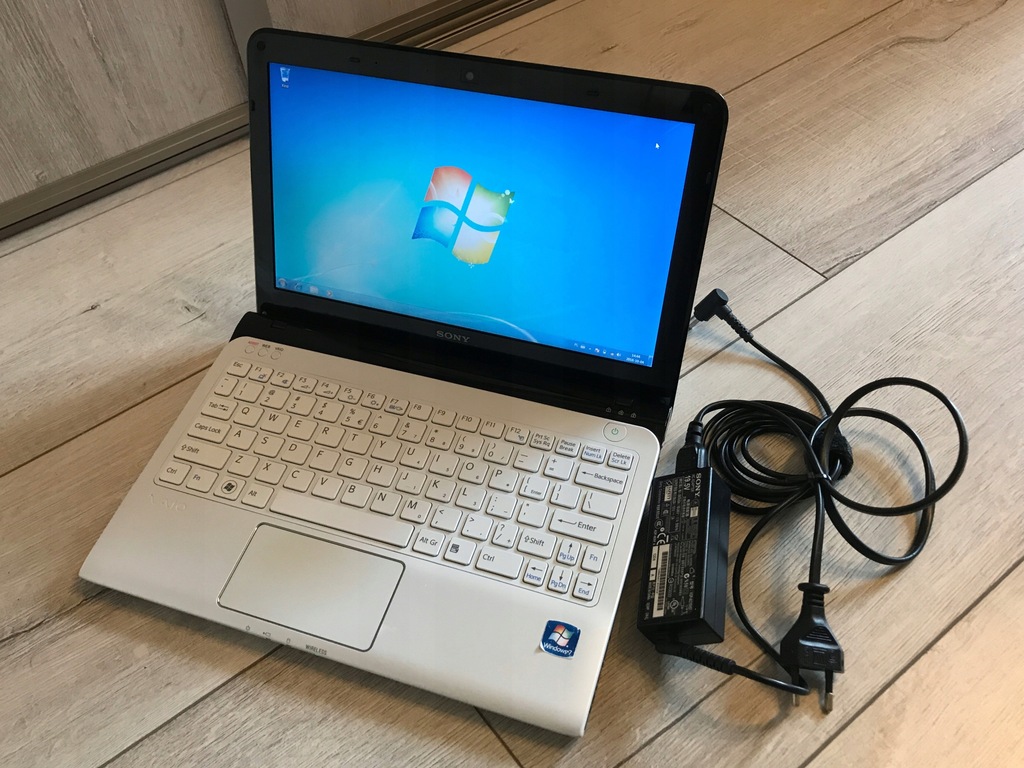 Laptop Sony VAIO SVE1111M1EW + Windows 7 + HDMI