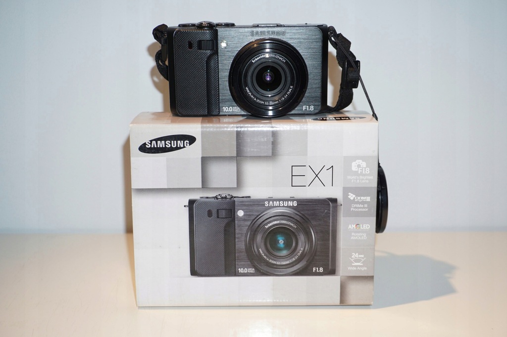 Aparat kompaktowy SAMSUNG EX1 F1.8 ekran AMOLED