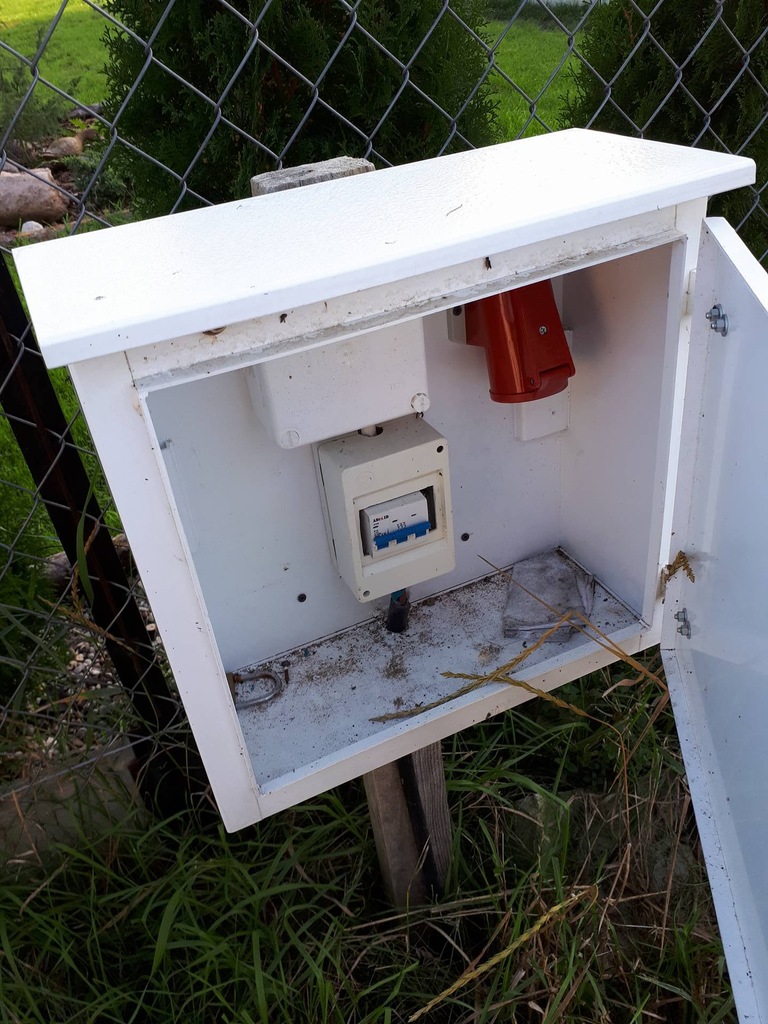 Skrzynka elektryczna budowlana - prąd,  budowa dom