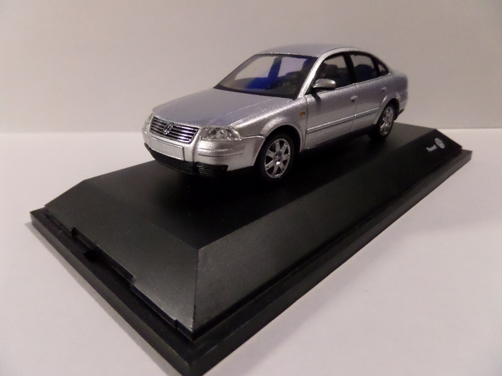 VOLKSWAGEN PASSAT B5 FL !!!NOWY 1:43 OKAZJA!!!1029