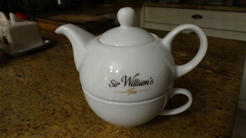 Czajniczek z filiżanką do herbaty Sir Wiliams.