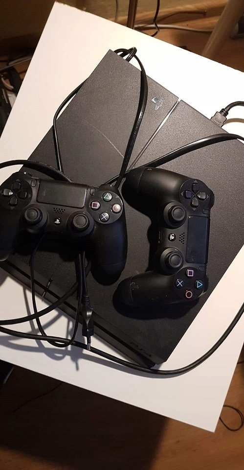 PS4 + gry