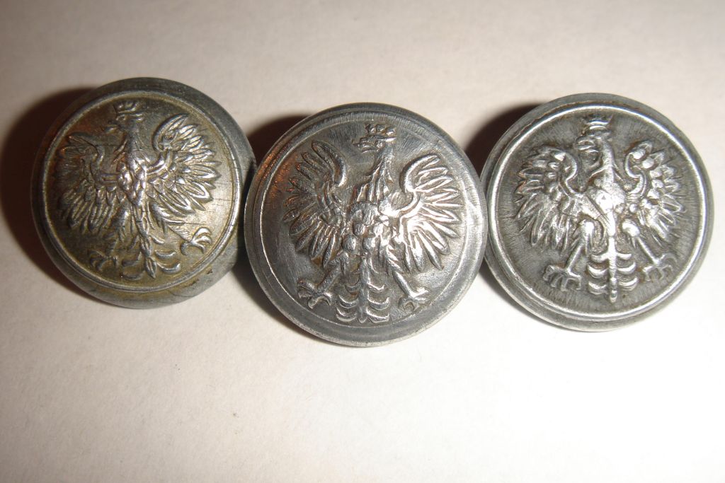 3 małe guziki wojskowe do munduru - lata 30-te