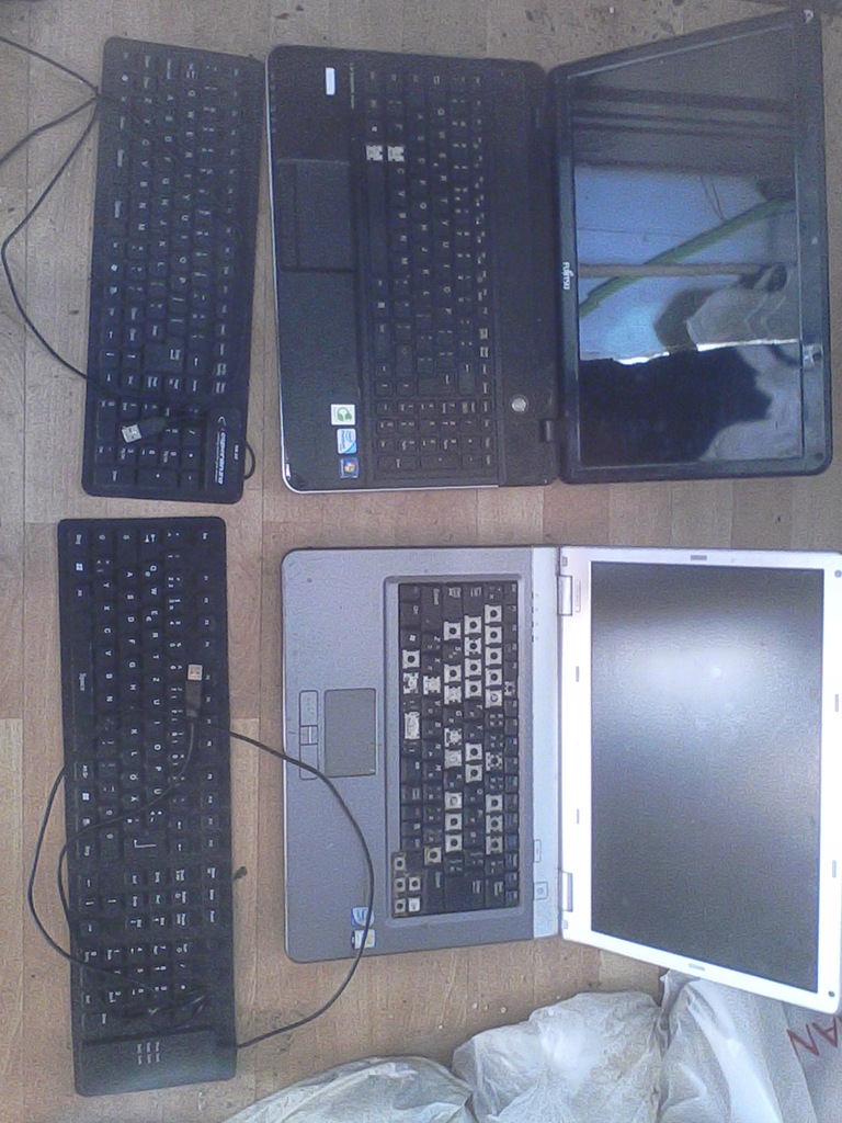 uszkodzone laptopy i klawiatury elastyczne