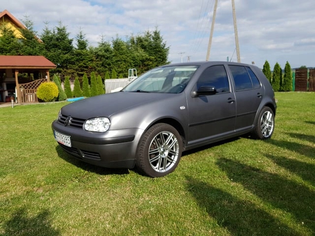 Volkswagen Golf 4 2.0 benzyna 3M folia szary mat