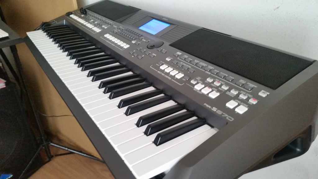 Yamaha PSR S670  UŻYWANY NA GWARANCJI JAK NOWY