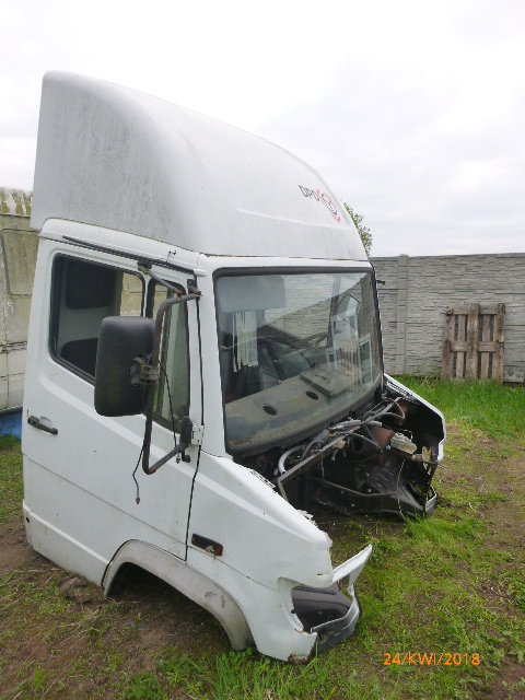 MERCEDES VARIO KABINA DRZWI BŁOTNIK