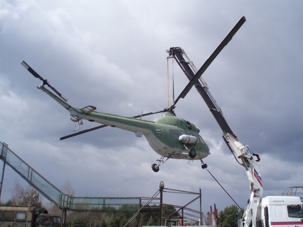 MI-2 helikopter śmigłowiec