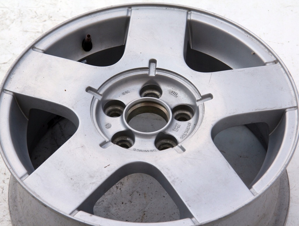 ORYGINALNA FELGA VW GOLF BORA 15 CALI 1J0601025B