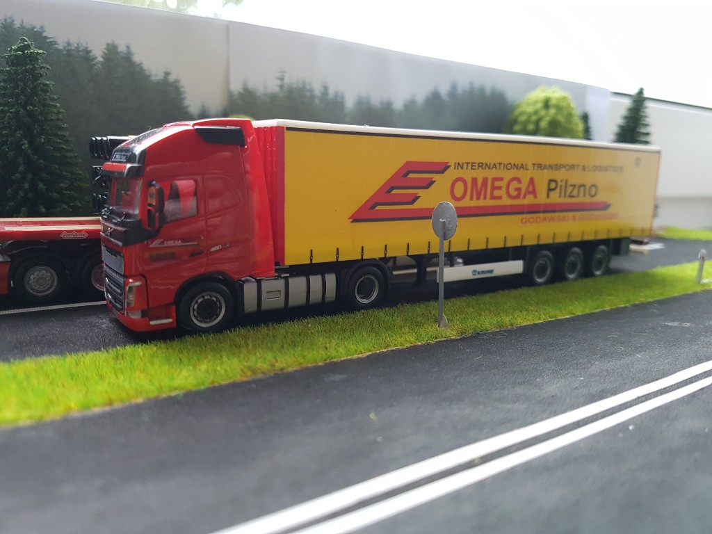 VOLVO FH4 OMEGA PILZNO - HERPA POLONIK 1:87