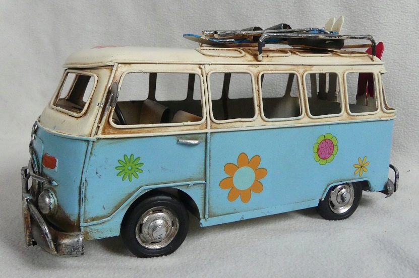 Metalowy samochód RETRO auto VW OGÓREK narty
