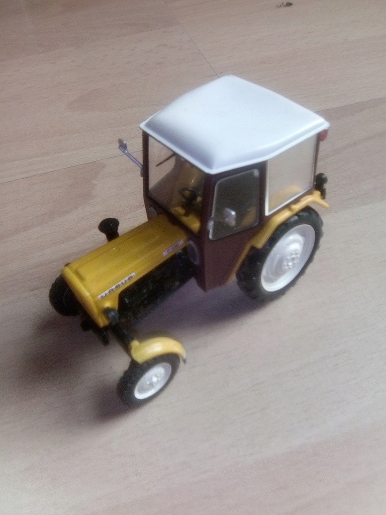 Ciągnik Ursus C 330. Nowy. 1:43, DeAgostini 60 zł