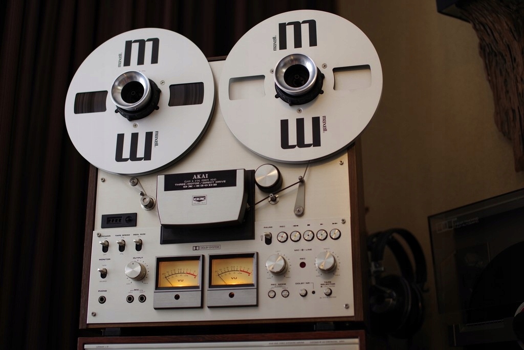 Piękny magnetofon szpulowy AKAI GX-630DB