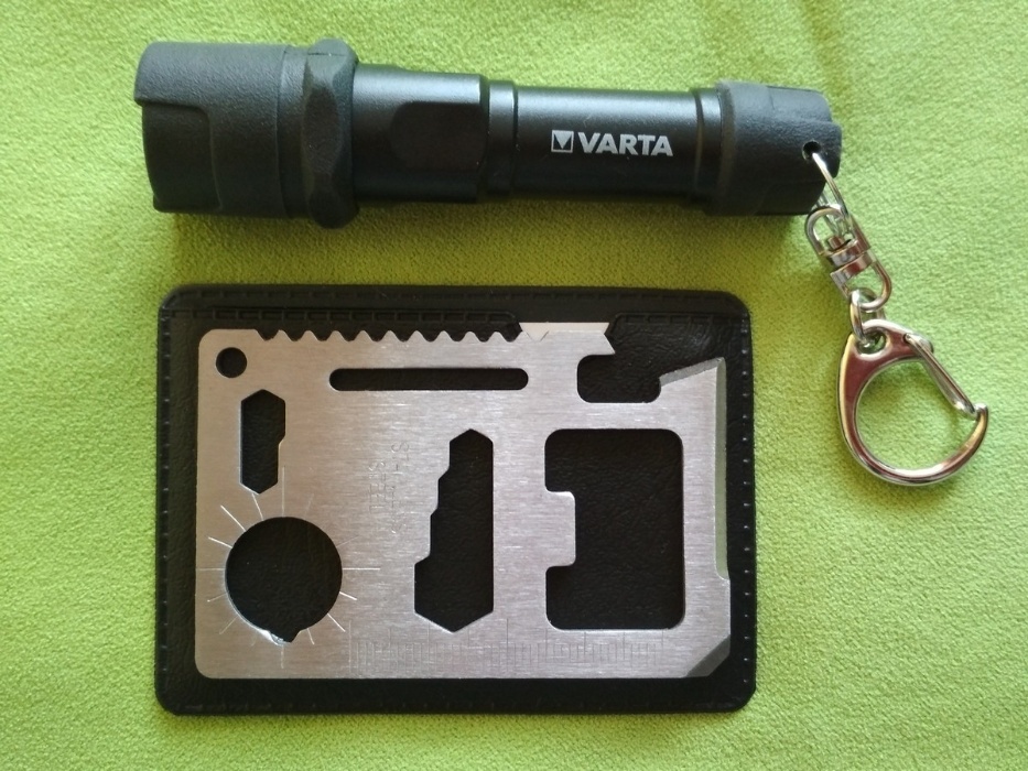 Niezniszczalna latarka VARTA + karta SURVIVAL 11w1