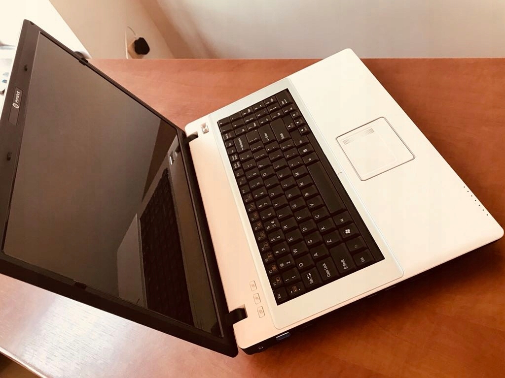 Laptop ppoxx m77s
