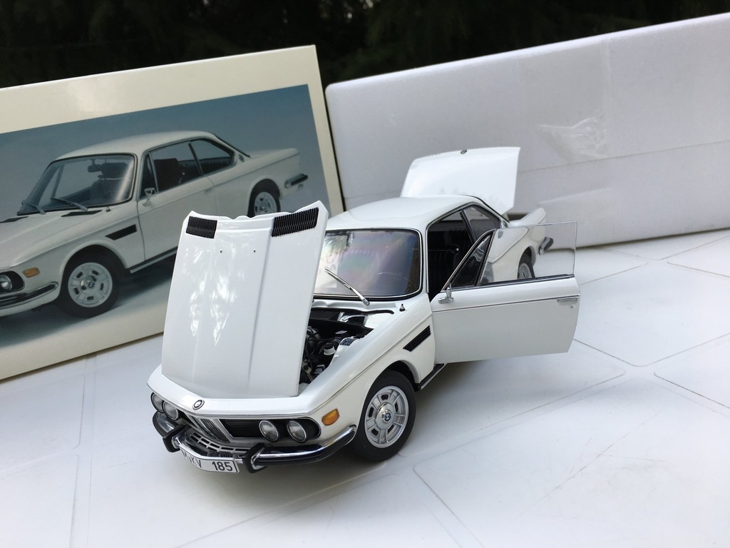 BMW 3.0 CSi (E9) White 1:18 AutoArt Millennium - 7049368642